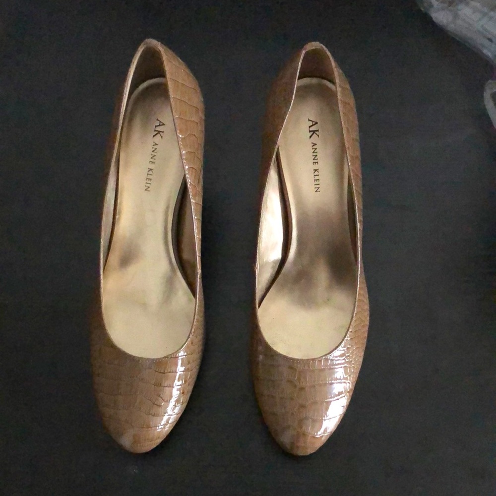 Anne Klein Beige Snake Print heels Sz 11M